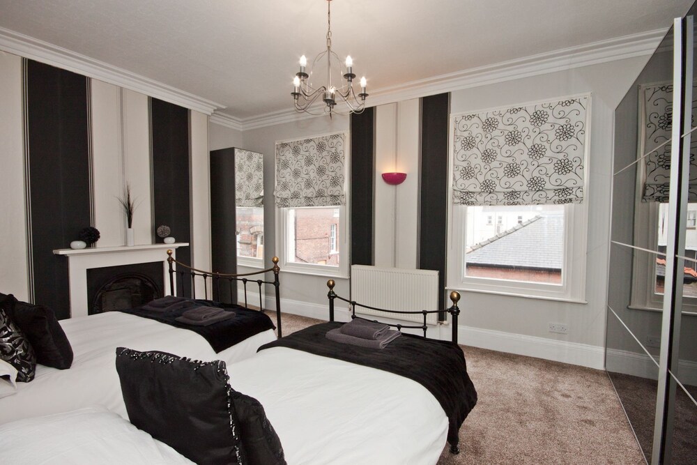 Luxury Townhome, 5 Bedrooms - Guestroom