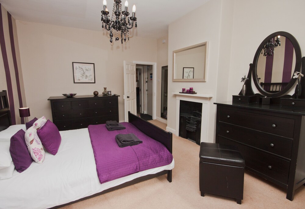 Standard Apartment, 1 King Bed - Guestroom