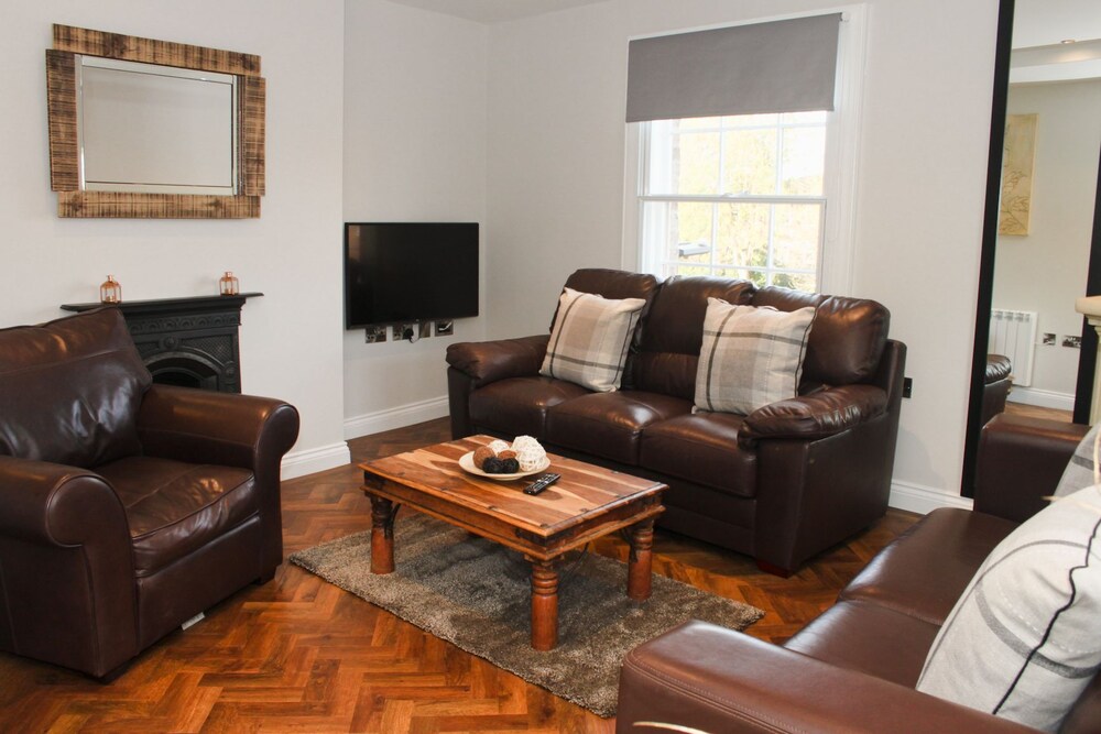 Deluxe Apartment, 2 Bedrooms - Guestroom