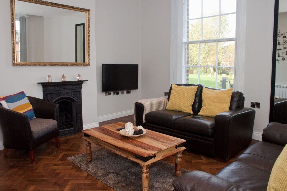 Deluxe Apartment, 2 Bedrooms - Guestroom