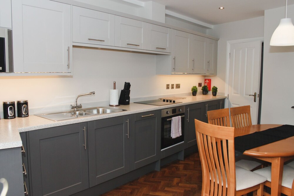 Deluxe Apartment, 2 Bedrooms - Guestroom