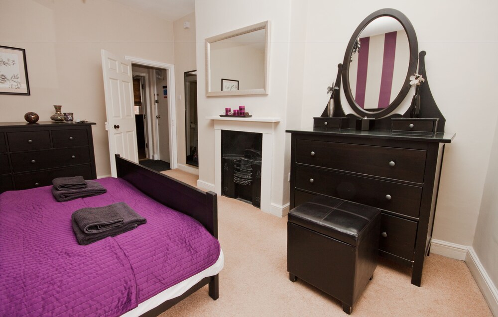 Standard Apartment, 1 King Bed - Guestroom