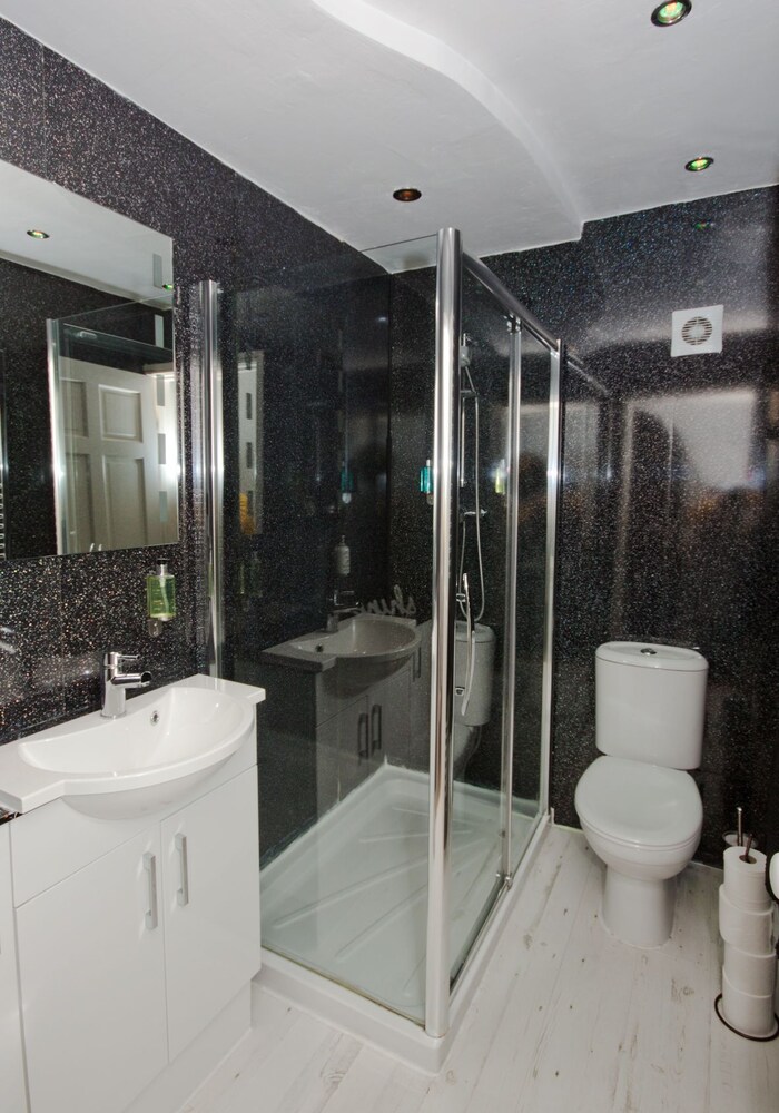 Luxury Townhome, 5 Bedrooms - Guestroom