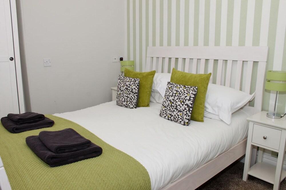 Luxury Townhome, 5 Bedrooms - Guestroom