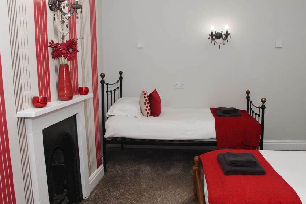 Luxury Townhome, 5 Bedrooms - Guestroom