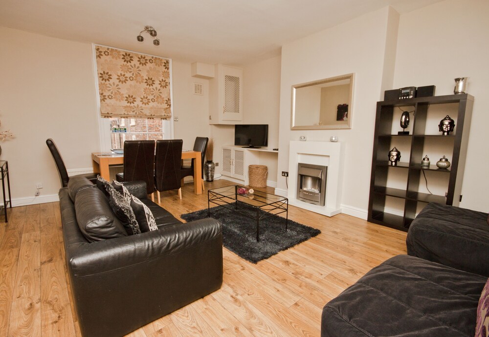 Standard Apartment, 1 King Bed - Living Area