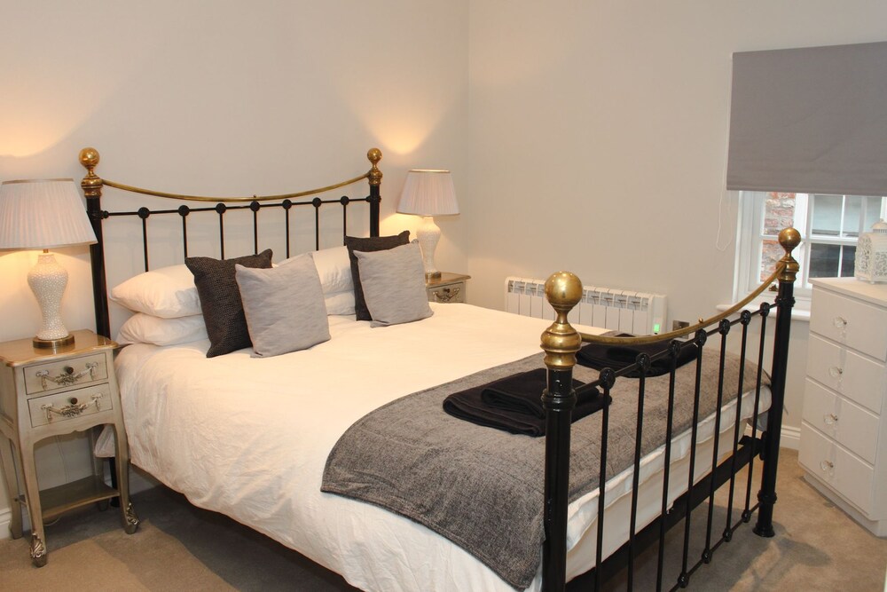 Deluxe Apartment, 2 Bedrooms - Guestroom