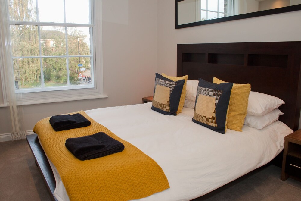 Deluxe Apartment, 2 Bedrooms - Guestroom