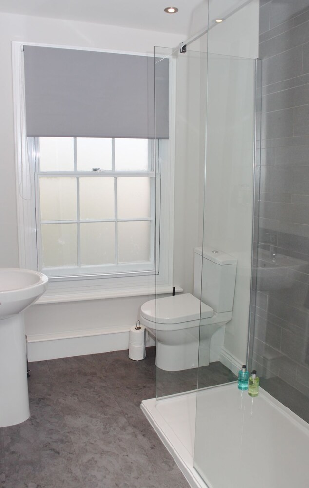 Deluxe Apartment, 2 Bedrooms - Bathroom