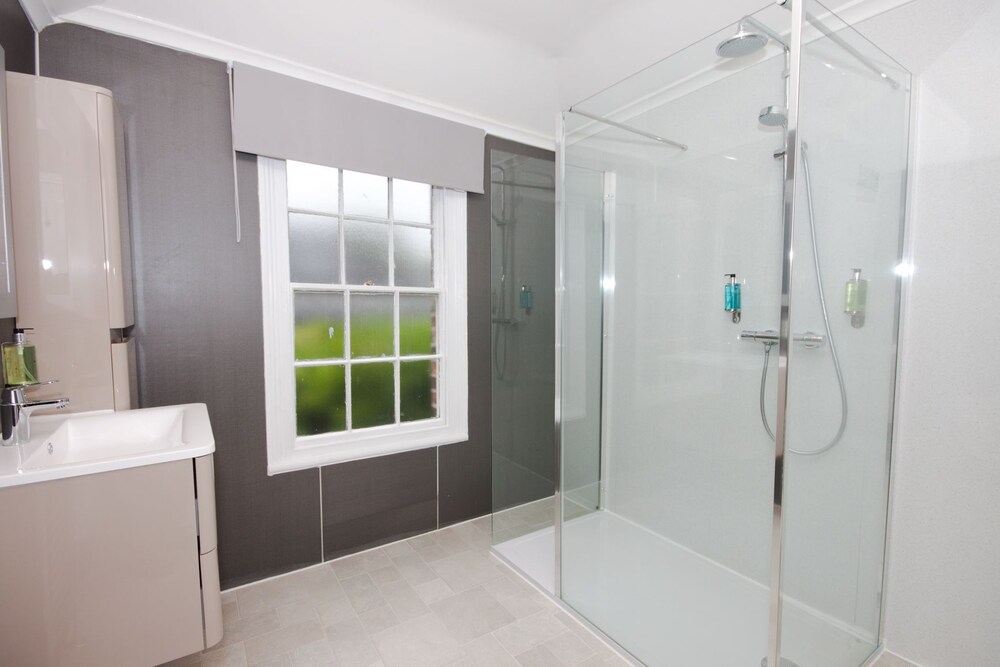 Luxury Townhome, 5 Bedrooms - Guestroom