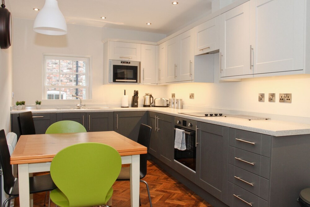 Deluxe Apartment, 2 Bedrooms - Guestroom