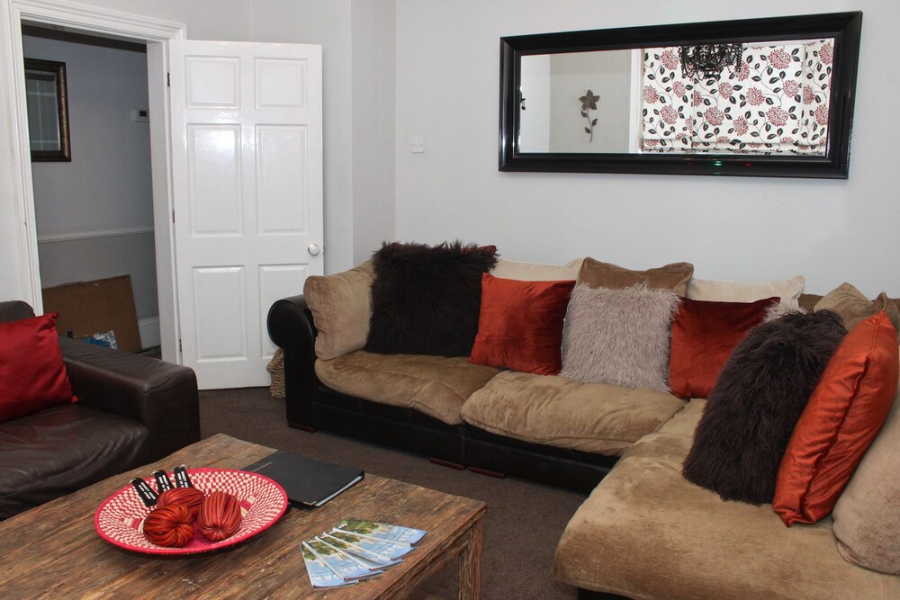 Luxury Townhome, 5 Bedrooms - Guestroom