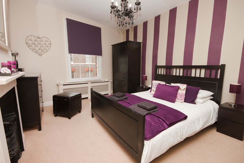 Standard Apartment, 1 King Bed - Guestroom