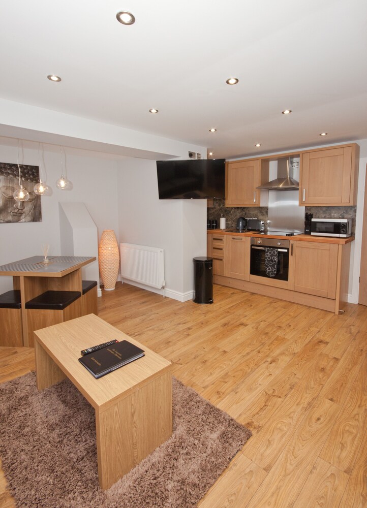 Deluxe Apartment, 1 Bedroom - Guestroom