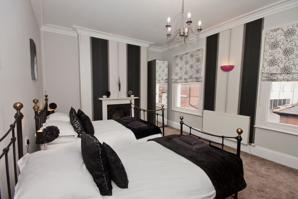 Luxury Townhome, 5 Bedrooms - Guestroom