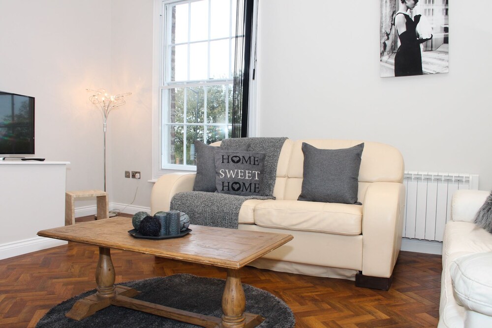 Deluxe Apartment, 2 Bedrooms - Guestroom