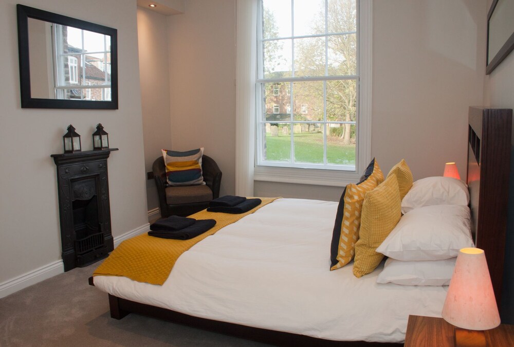 Deluxe Apartment, 2 Bedrooms - Guestroom