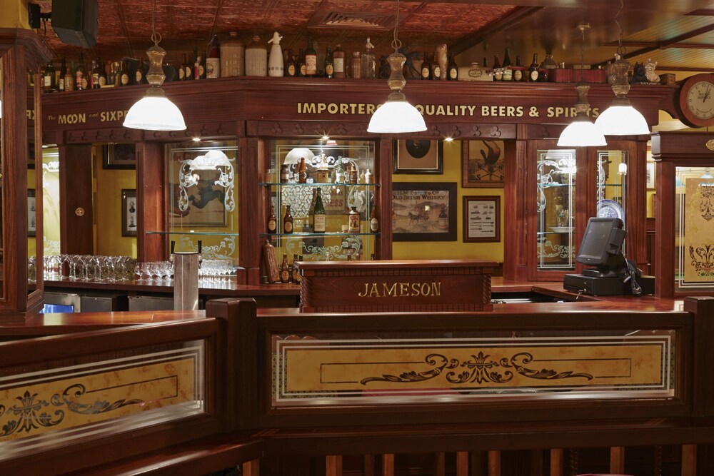Hotel Bar