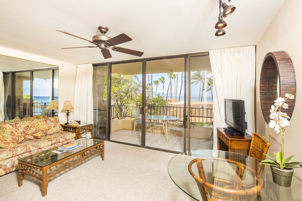 Suite, 1 Bedroom, Oceanfront - Living Area