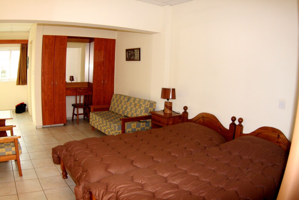 Studio, Partial Sea View (Triple) - Guestroom