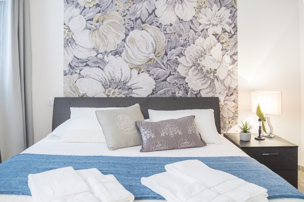 Grand Canal Facing Apartment 1 - Guestroom