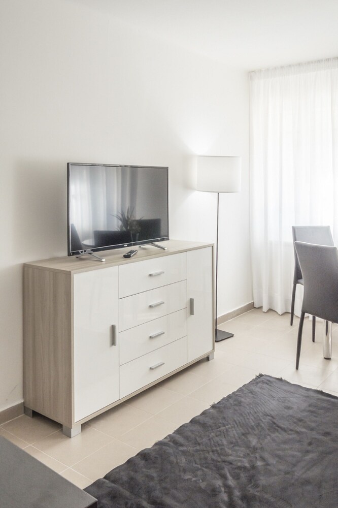 Grand Canal Facing Apartment 1 - Guestroom