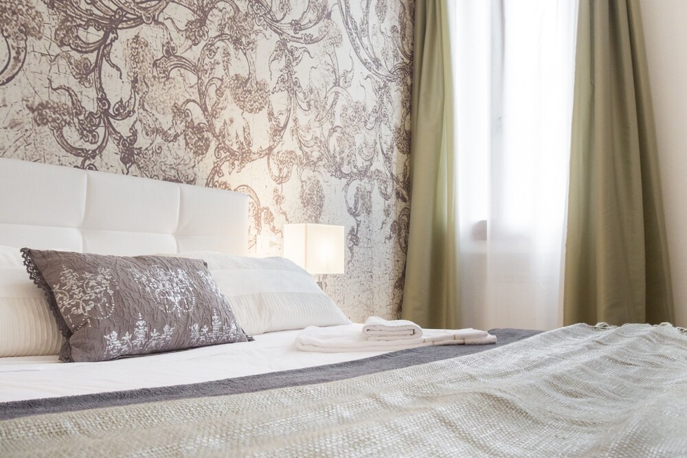 Grand Canal Facing Apartment 2 - Guestroom