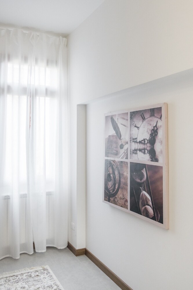 Grand Canal Facing Apartment 2 - Guestroom