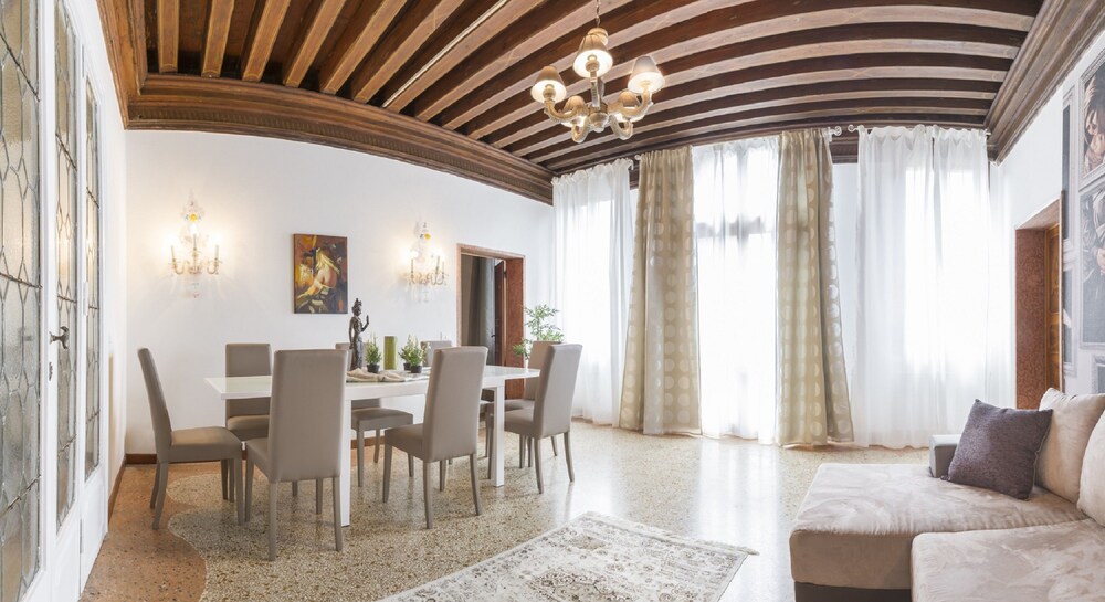 Grand Canal Facing Apartment 2 - In-Room Dining