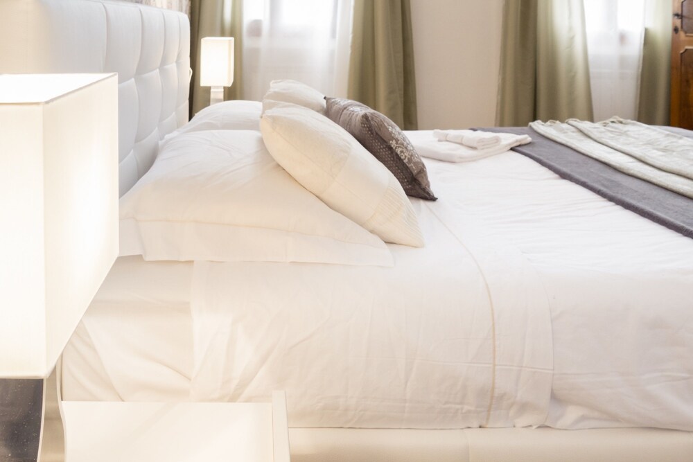 Grand Canal Facing Apartment 2 - Guestroom
