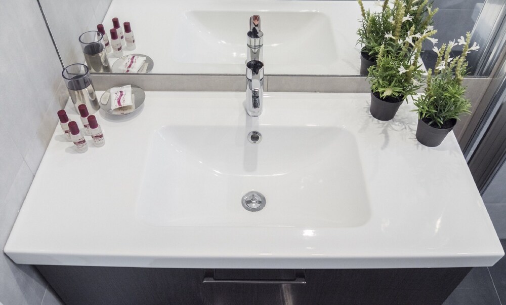 Grand Canal Facing Apartment 2 - Bathroom