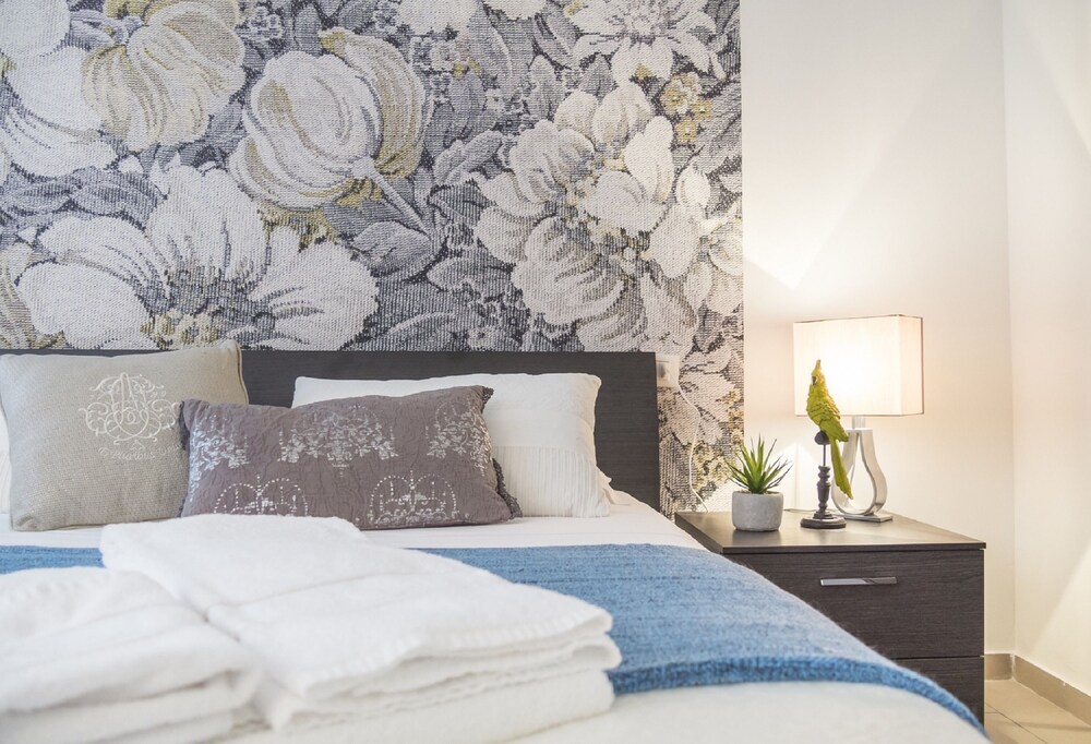 Grand Canal Facing Apartment 1 - Guestroom