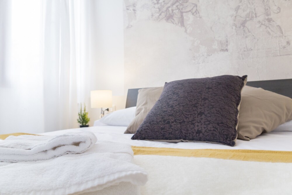 Grand Canal Facing Apartment 2 - Guestroom