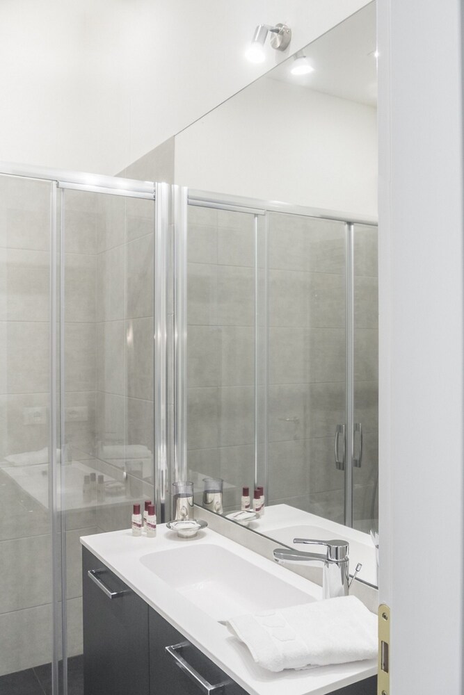 Grand Canal Facing Apartment 2 - Bathroom Sink