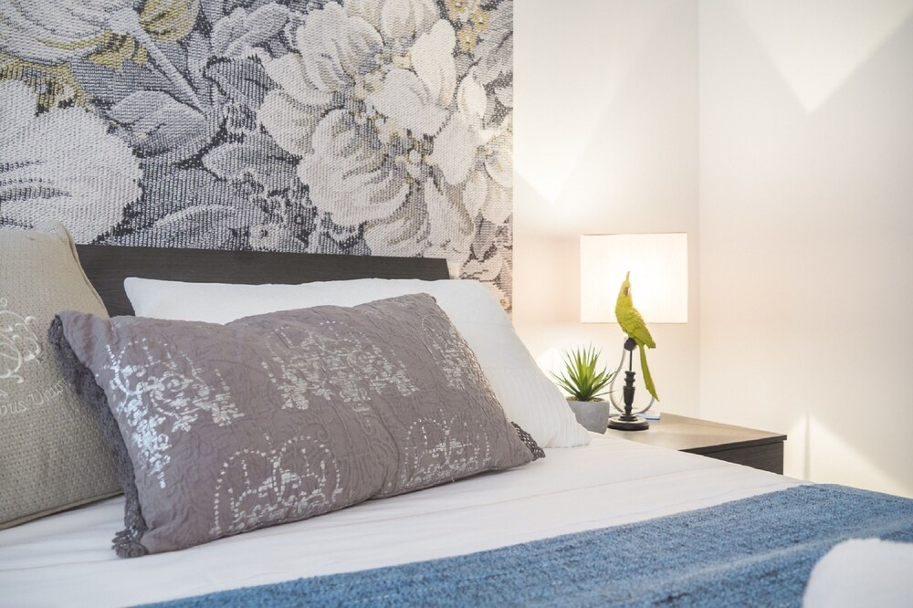 Grand Canal Facing Apartment 1 - Guestroom