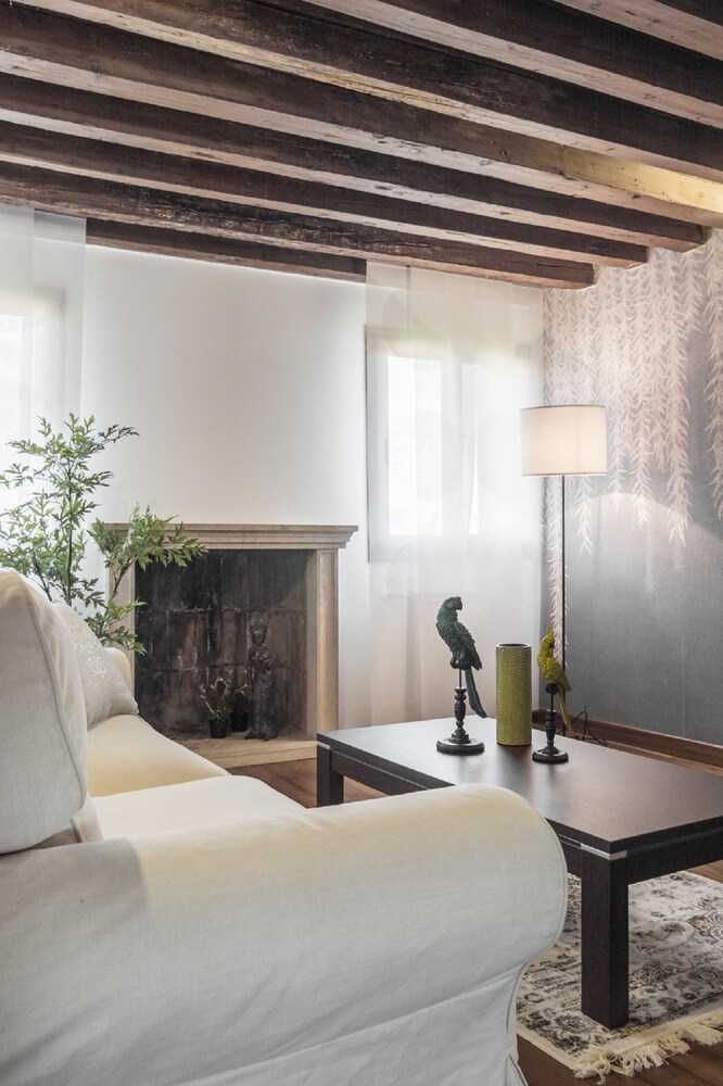 Grand Canal Facing Apartment 4 - Guestroom