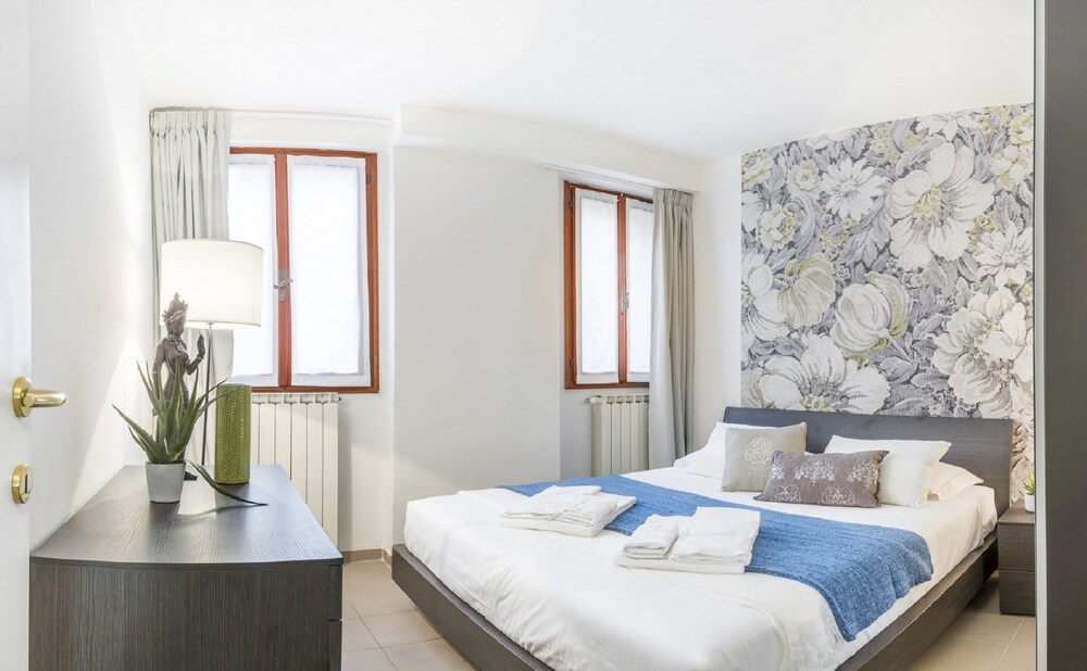 Grand Canal Facing Apartment 1 - Guestroom