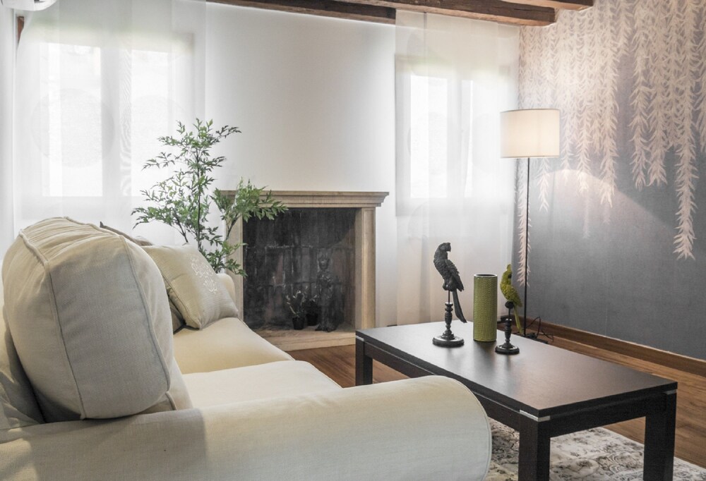 Grand Canal Facing Apartment 4 - Guestroom