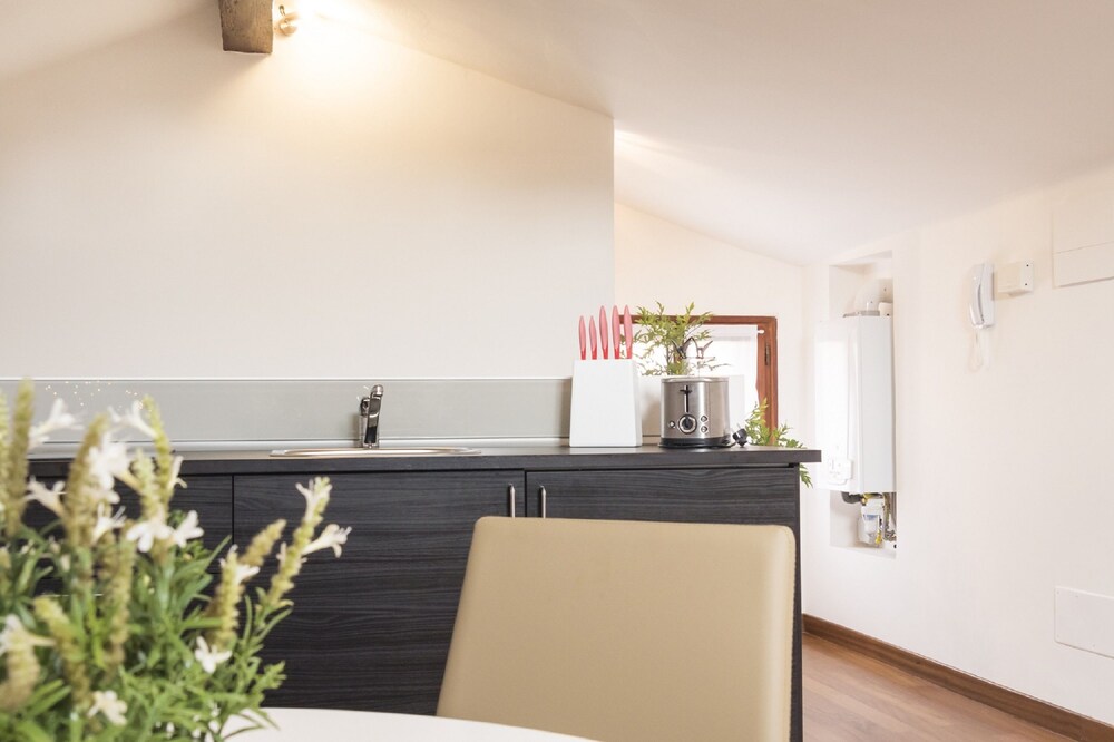 Grand Canal Facing Apartment 5 - Guestroom