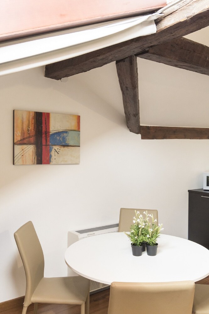 Grand Canal Facing Apartment 5 - In-Room Dining