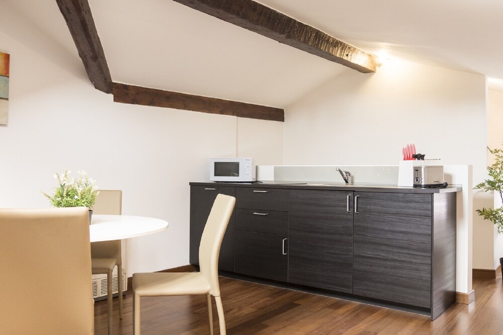 Grand Canal Facing Apartment 5 - Guestroom