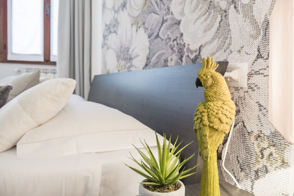 Grand Canal Facing Apartment 1 - Guestroom
