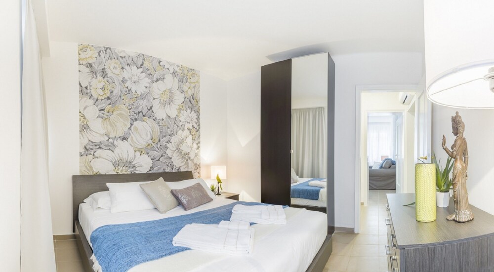 Grand Canal Facing Apartment 1 - Guestroom