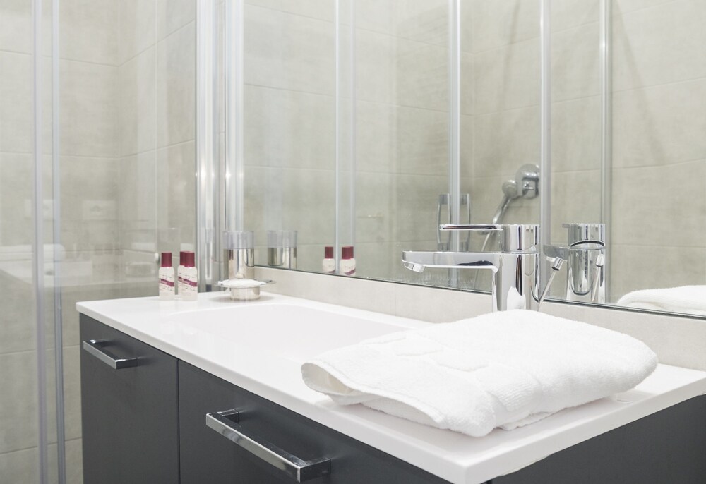 Grand Canal Facing Apartment 2 - Bathroom Sink