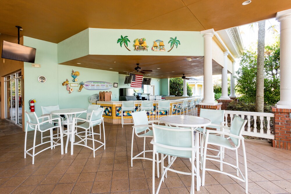 Bar junto a la piscina