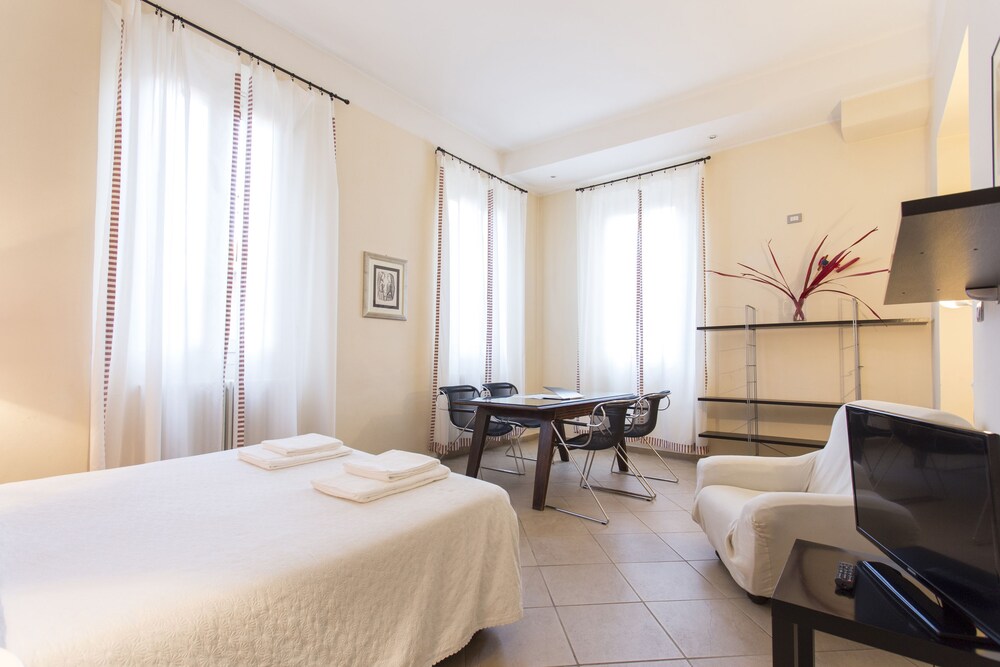 Studio - Guestroom