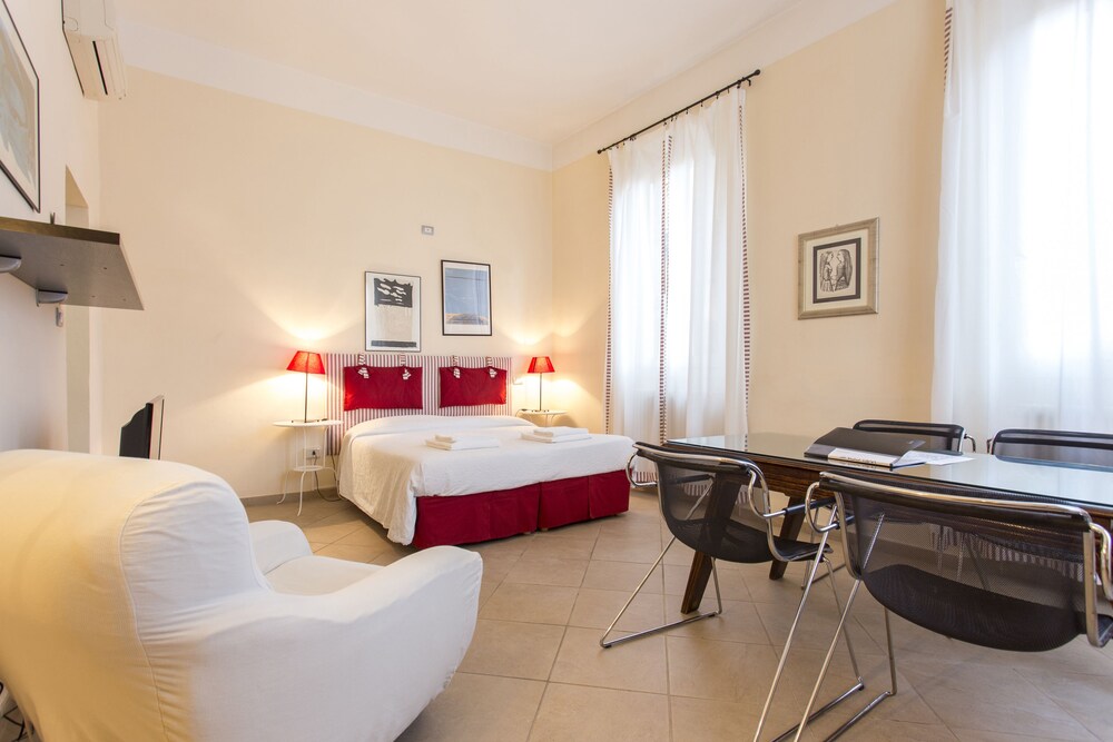 Studio - Guestroom