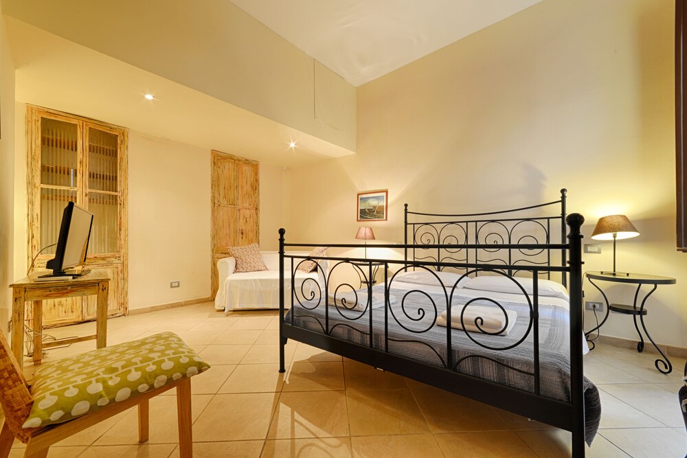 Apartment, 2 Bedrooms - Guestroom