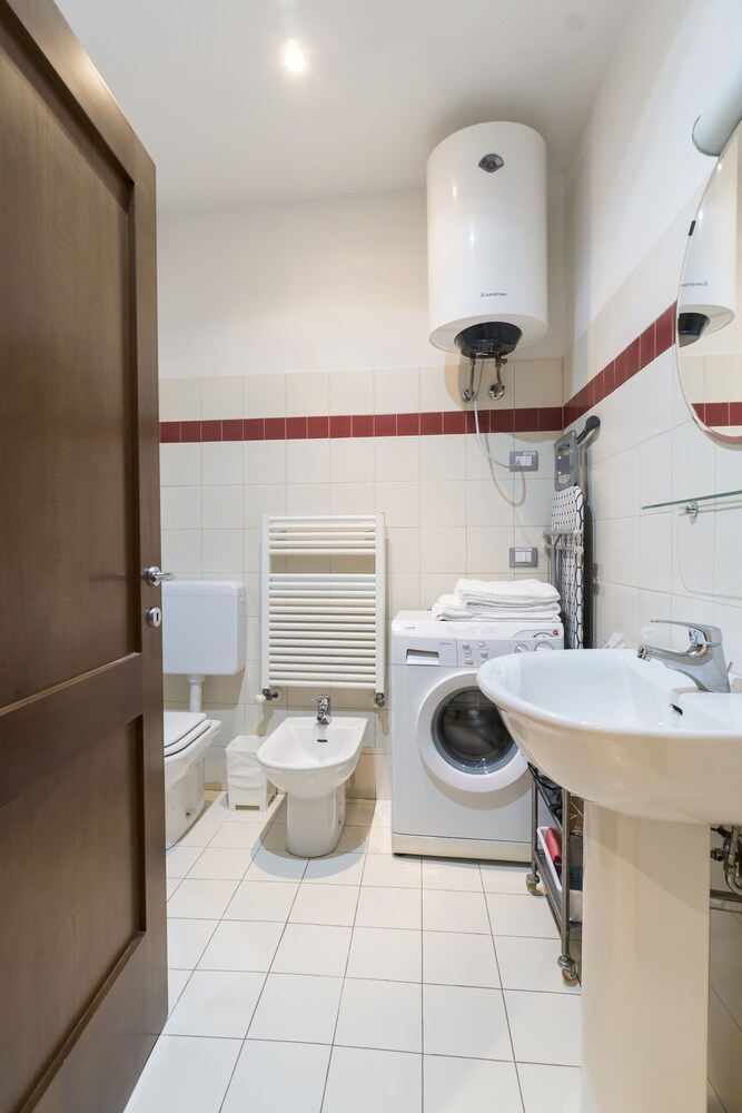 Studio - Bathroom