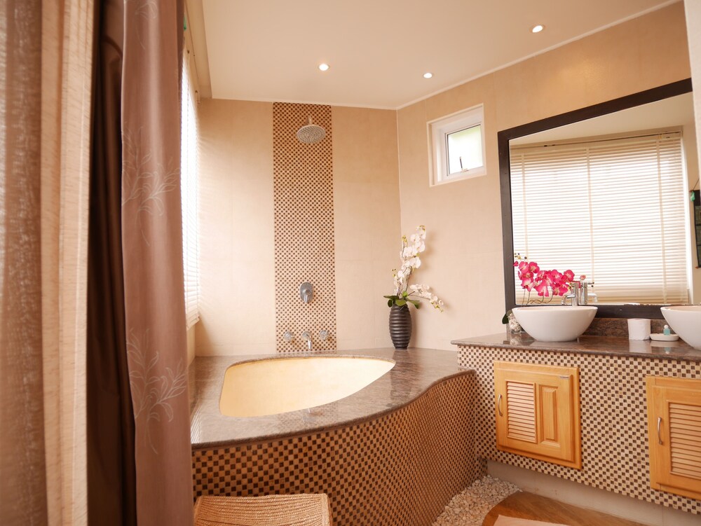 욕실 (XXX1-Studio Apartment With Terrace)